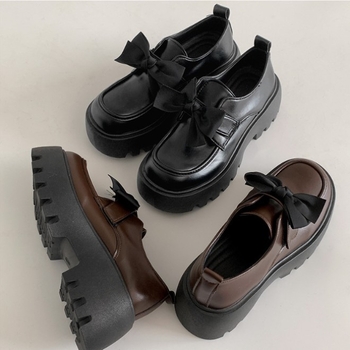 Μαύρα μικρά δερμάτινα παπούτσια με χοντρή σόλα για γυναίκες 2025 Νέο φθινόπωρο με φούστα Ευέλικτα παπούτσια Mary Jane με βέλκρο