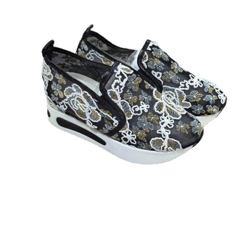 Δημοφιλή παπούτσια από πλέγμα για εξαγωγή του 2025. Υφασμάτινα παπούτσια με ρηχή χοντρή σόλα και slip-on. Παπούτσια με στρογγυλή μύτη