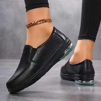 Νέα λευκά επίπεδα άνετα παπούτσια εργασίας νοσοκόμων με μαλακή σόλα, αντιολισθητικά, με αερόσολα, slip-on και ρηχό στόμα για γυναίκες