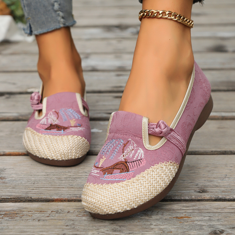 2024 Tavaszi és őszi új, régi pekingi szövetcipők, női egyszínű cipők, új kínai etnikai stílusú hímzett cipők, puha talpú, kockás mintás anyacipők