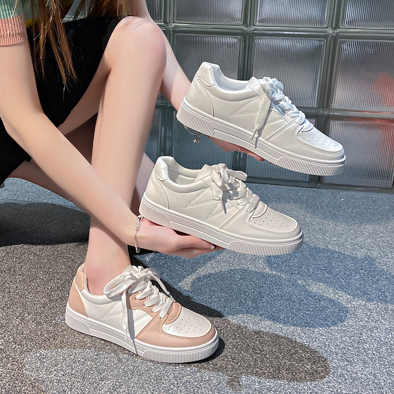 Balti batai moterims 2025 m. pavasario nauji gatvės stiliaus madingi batai sekli burna kvėpuojantys korėjietiško stiliaus studentų laisvalaikio sportbačiai