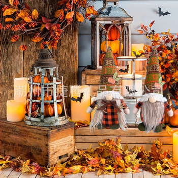 Naujos Padėkos dienos dekoracijos, megztos moliūgų kepurės, klevo lapas, Rudolfo lėlė, goblino papuošalai