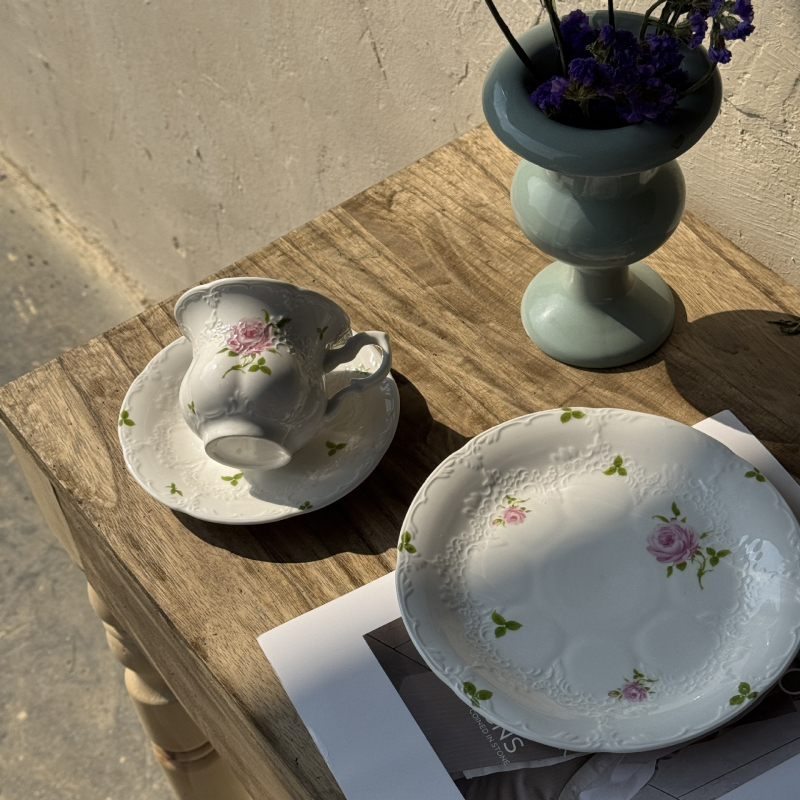 Prancūziškas vintažinis vintažinis reljefinis gėlių keraminis puodelis ir lėkštutė popietės arbata kava desertas namų apyvokos vakarietiški pusryčių lėkštė