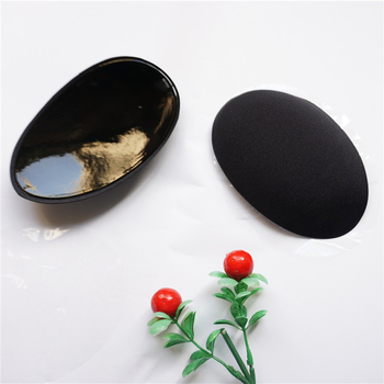 Vyrams skirti padidinti krūtinės raumenys. Silikoninės vyriškos krūtinės pagalvėlės.