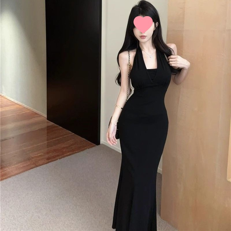 Nyári új halfarkú szoknya ruha lánccal, nyakpántos, hát nélküli, karcsú derekú, rakott hosszú szoknya, tiszta vágy, dögös lány stílusa