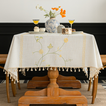 Prabangi, amerikietiška, prieinama, aukštos klasės, stačiakampė, kutais dekoruota staltiesė, skandinaviška, tradicinė, festivalio dekoracija, valgomojo stalas, kavos staliuko užvalkalas