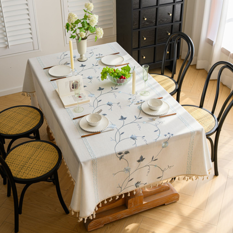 Prabangi, amerikietiška, prieinama, aukštos klasės, stačiakampė, kutais dekoruota staltiesė, skandinaviška, tradicinė, festivalio dekoracija, valgomojo stalas, kavos staliuko užvalkalas