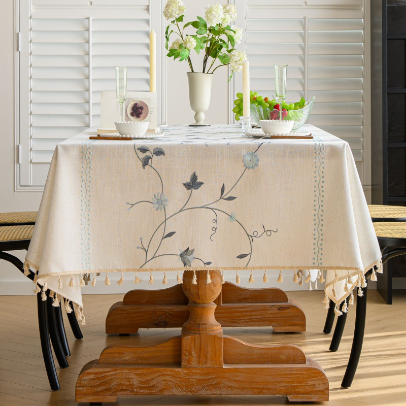 Prabangi, amerikietiška, prieinama, aukštos klasės, stačiakampė, kutais dekoruota staltiesė, skandinaviška, tradicinė, festivalio dekoracija, valgomojo stalas, kavos staliuko užvalkalas