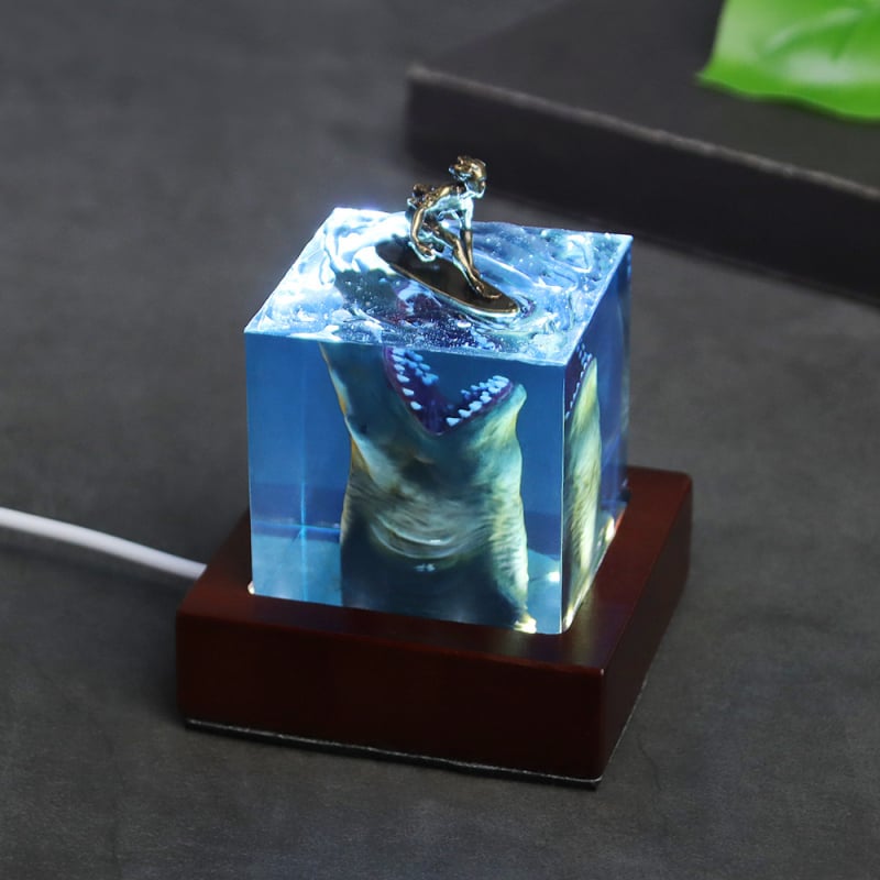 Vanjska trgovina Marine Shark Surfer Micro Landscape Night Light Ukrasi Kristal Epoksidna Smola Obrti Moderni Kreativni