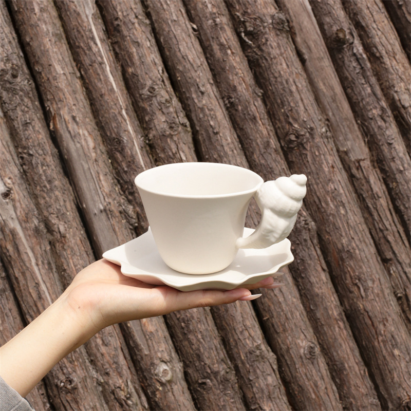 „Conch Cup“ 1 vnt. kūrybingas matinis keraminis kavos puodelis ir lėkštutė su retro reljefiniu „shell“ ženklu poros puodelio dovana