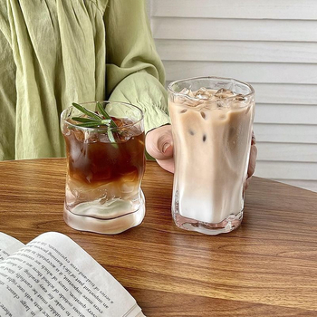 Ακανόνιστο στυλ κυπέλλου με στρίψιμο Οικιακό παγωμένο αμερικανικό φλιτζάνι καφέ Κύπελλο λάτε Γυάλινο φλιτζάνι νερού Κύπελλο ποτών διασημοτήτων στο διαδίκτυο Χονδρική