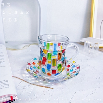 Spalvotas, rankomis dažytas stiklinis puodelis, kavos puodelis, vandens puodelis su rankena, arbatos puodelis, lėkštutė, puodelis, dviejų dalių rinkinys, namų apyvokos reikmenys
