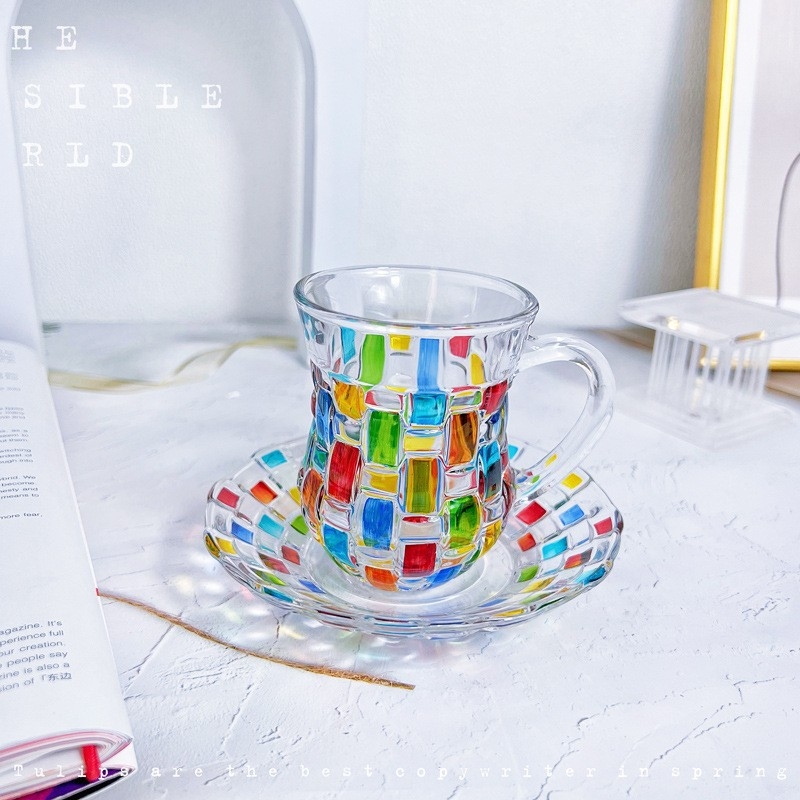 Spalvotas, rankomis dažytas stiklinis puodelis, kavos puodelis, vandens puodelis su rankena, arbatos puodelis, lėkštutė, puodelis, dviejų dalių rinkinys, namų apyvokos reikmenys