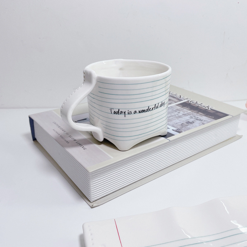 Ebakorrapärane retro keraamiline taldrik, käsitsi sõtkumiseks mõeldud inglise joogivesi, kõrge värviväärtusega piimakann, hommikusöögi loominguline veekruus