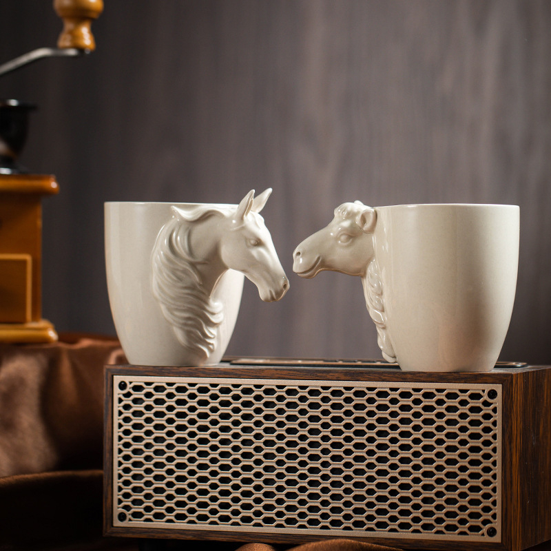 Keraminis espreso puodelis su skersiniu kraštu, lengvas, prabangus uosio spalvos „Master Cup“ su gyvūnų spalvos trimatė rankena, kūrybingas asmeninis vandens puodelis