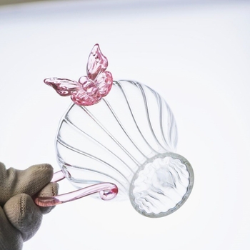 Ροζ κρυστάλλινο γυαλί πεταλούδας για το σπίτι με γάλα, τσάι, καφέ, κρύο ποτό, ποτήρι κρασιού, υψηλό βοριοπυριτικό γυαλί κάθετων κόκκων