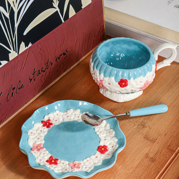 Loominguline Ins Style väike ja kõrge värviväärtusega uus käsitsi sõtkuv käsitsi maalitud pitsist majapidamises suure mahutavusega keraamiline kohvitass ja alustass
