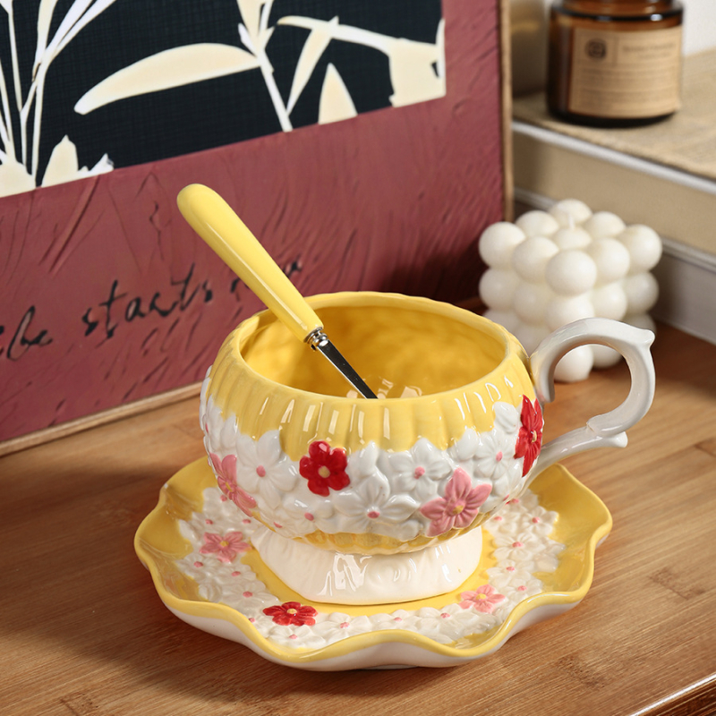 Loominguline Ins Style väike ja kõrge värviväärtusega uus käsitsi sõtkuv käsitsi maalitud pitsist majapidamises suure mahutavusega keraamiline kohvitass ja alustass