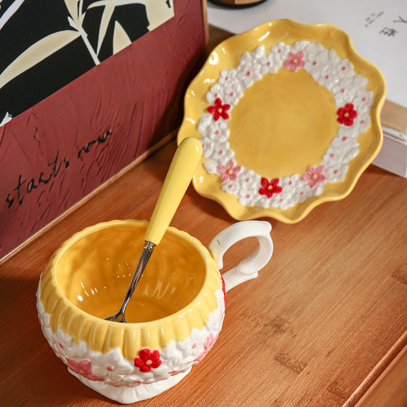 Loominguline Ins Style väike ja kõrge värviväärtusega uus käsitsi sõtkuv käsitsi maalitud pitsist majapidamises suure mahutavusega keraamiline kohvitass ja alustass