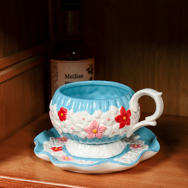 Loominguline Ins Style väike ja kõrge värviväärtusega uus käsitsi sõtkuv käsitsi maalitud pitsist majapidamises suure mahutavusega keraamiline kohvitass ja alustass