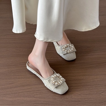 2025 m. vasaros nauja korėjietiška rankinės formos šlepečių versija moterims, avinčioms kvadratinę galvutę, perlų apvalią sagtį, pedalus, „Mueller“ batai, urmu