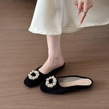 2025 m. vasaros nauja korėjietiška rankinės formos šlepečių versija moterims, avinčioms kvadratinę galvutę, perlų apvalią sagtį, pedalus, „Mueller“ batai, urmu