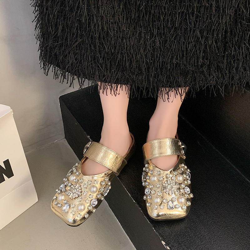 2025 m. naujo stiliaus „Baotou“ šlepetės, moteriškas apranga, pavasario ir vasaros madingi plokščiapadžiai bateliai su cirkonio perlų kvadratine galvute, moteriški batai