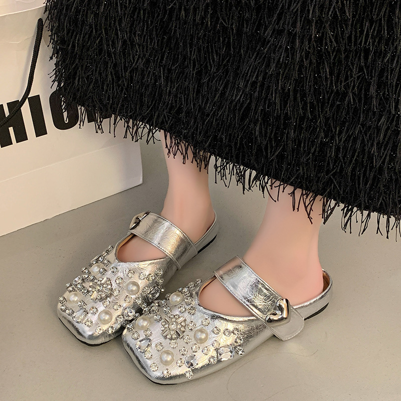 2025 m. naujo stiliaus „Baotou“ šlepetės, moteriškas apranga, pavasario ir vasaros madingi plokščiapadžiai bateliai su cirkonio perlų kvadratine galvute, moteriški batai