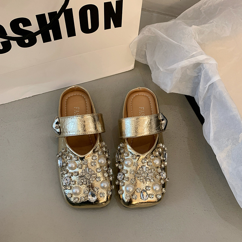 2025 m. naujo stiliaus „Baotou“ šlepetės, moteriškas apranga, pavasario ir vasaros madingi plokščiapadžiai bateliai su cirkonio perlų kvadratine galvute, moteriški batai