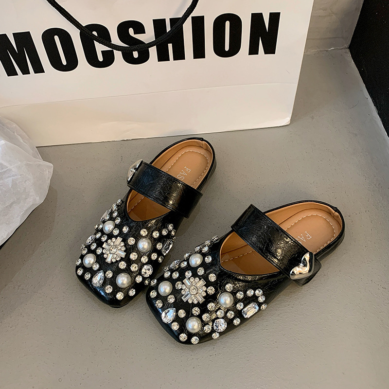 2025 m. naujo stiliaus „Baotou“ šlepetės, moteriškas apranga, pavasario ir vasaros madingi plokščiapadžiai bateliai su cirkonio perlų kvadratine galvute, moteriški batai