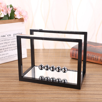 Loomingulised kaunistused, klaasist peegel, Newtoni pendel, piljardikuul, füüsikaseadus, löögitasakaalupall, õpetajapäeva kingitus õpilasele