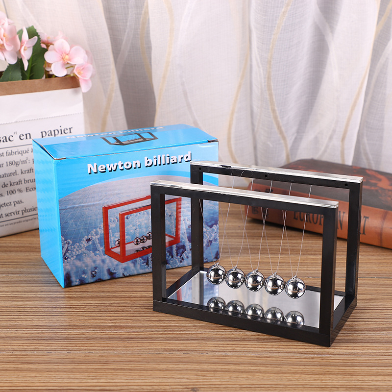 Loomingulised kaunistused, klaasist peegel, Newtoni pendel, piljardikuul, füüsikaseadus, löögitasakaalupall, õpetajapäeva kingitus õpilasele