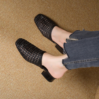 Aukštakulnės šlepetės iki pirštų galiukų, storakulnės prancūziškos retro stiliaus šlepetės, 2025 m. naujos vasaros moteriškos basutės su tinginiu užmaunamomis rankovėmis