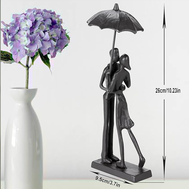 Cadou original de Ziua Îndrăgostiților, statuie metalică pentru cuplu care se sărută sub umbrelă, ornamente retro europene și americane din fontă, decor
