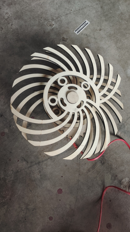 Határokon átnyúló, gyárilag közvetlen 3D forgó kinetikus energiájú műanyag fa szélmalom forgó dekoratív díszek