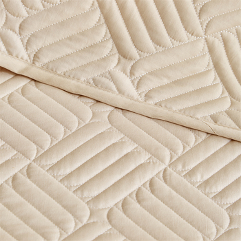 „CrossBorder“ namų tekstilės „Tianzi Grids“ grynos spalvos lovos užtiesalų trijų dalių komplektas visiems metų laikams. Eksportas. Vienspalviai dygsniuoti paklodės su geometriniais raštais.