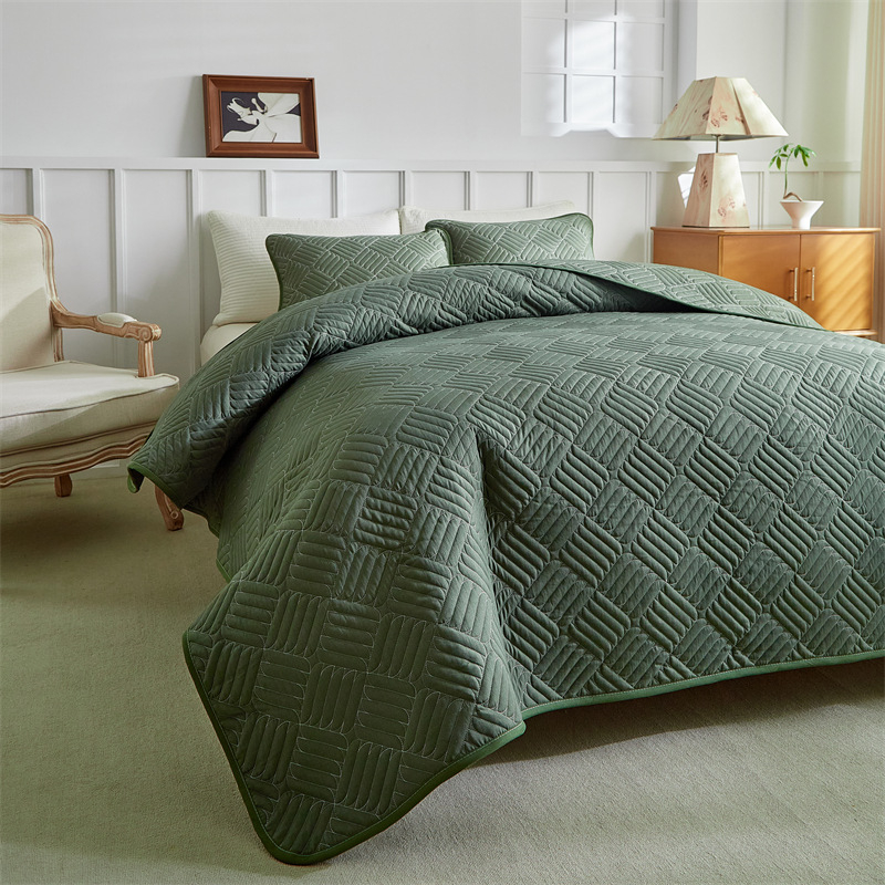 „CrossBorder“ namų tekstilės „Tianzi Grids“ grynos spalvos lovos užtiesalų trijų dalių komplektas visiems metų laikams. Eksportas. Vienspalviai dygsniuoti paklodės su geometriniais raštais.