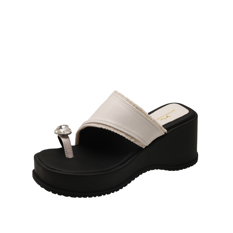 Sidabrinės storapadės šlepetės moterims, madingas dizainas, 2025 m. vasaros naujas stilius, maži kalnų krištoliniai užsegami sandalai