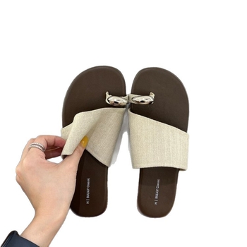 Επίπεδες παντόφλες για καλοκαιρινές γυναικείες εξωτερικές ενδυμασίες 2025 Νέο στυλ με φούστες Εξειδικευμένα σανδάλια θαλάσσης με μαλακή σόλα