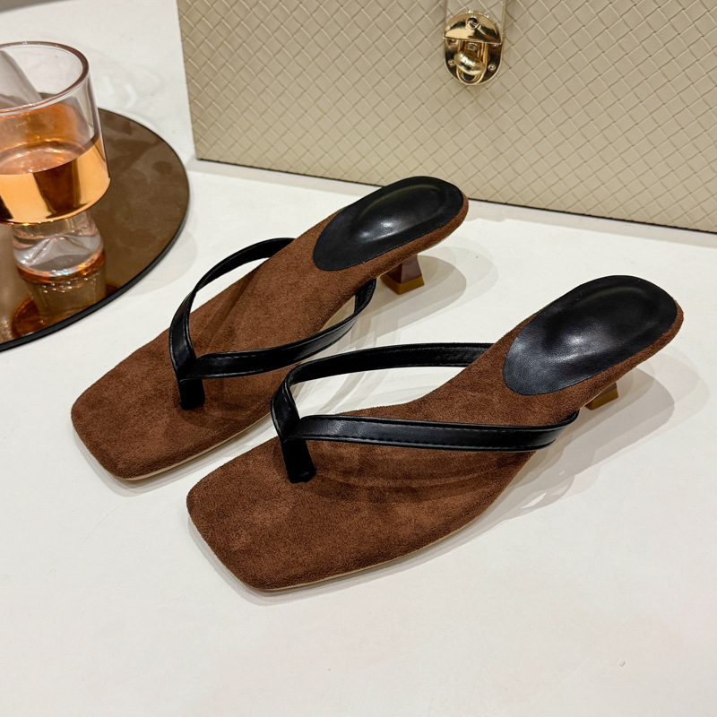 Šlepetės moterims 2025 m. vasaros šlepetės Aukštakulniai Stiletto kulniukai Šlepetės viršutiniam drabužiui Madingos universalios šlepetės Basutės kvadratinėmis nosimis