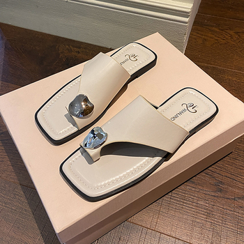 Magas megjelenésű fém papucsok női nyári külső viselethez 2025 Új, magas szárú, puha talpú, sokoldalú női szandálok nőknek