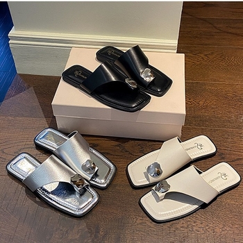 Εντυπωσιακές μεταλλικές παντόφλες slip-on για καλοκαιρινές γυναικείες εξωτερικές εμφανίσεις 2025 Νέα, ευέλικτα γυναικεία σανδάλια με ψηλό πάτο και μαλακή σόλα για γυναίκες