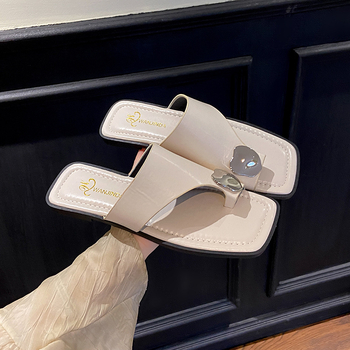 Εντυπωσιακές μεταλλικές παντόφλες slip-on για καλοκαιρινές γυναικείες εξωτερικές εμφανίσεις 2025 Νέα, ευέλικτα γυναικεία σανδάλια με ψηλό πάτο και μαλακή σόλα για γυναίκες