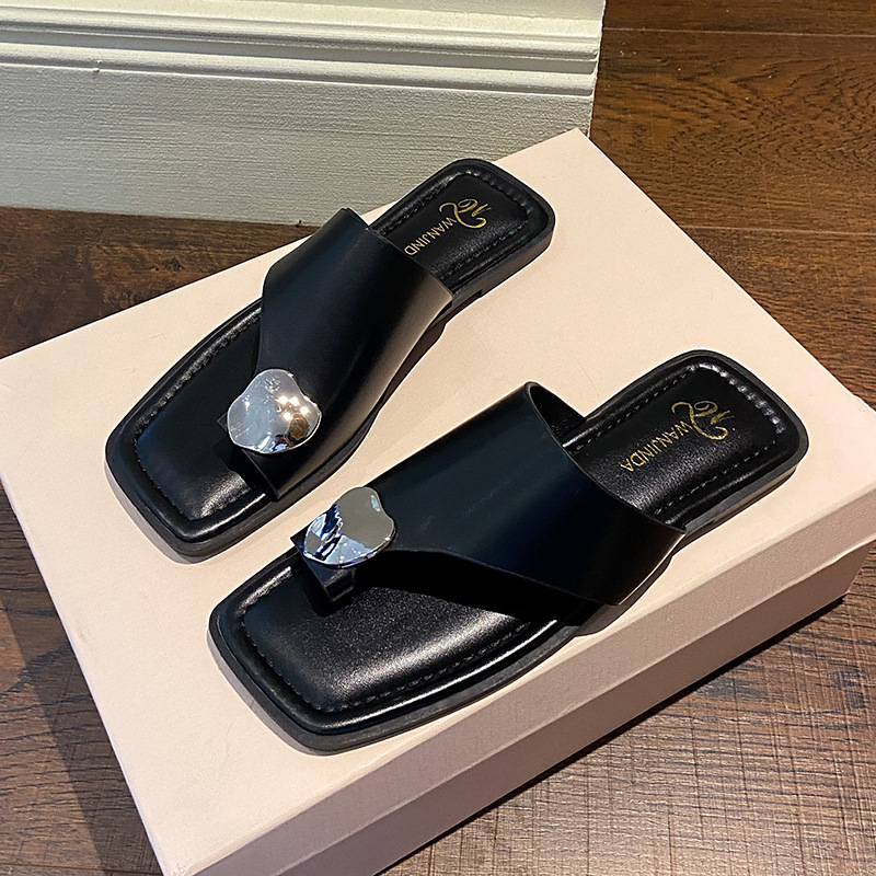 Magas megjelenésű fém papucsok női nyári külső viselethez 2025 Új, magas szárú, puha talpú, sokoldalú női szandálok nőknek