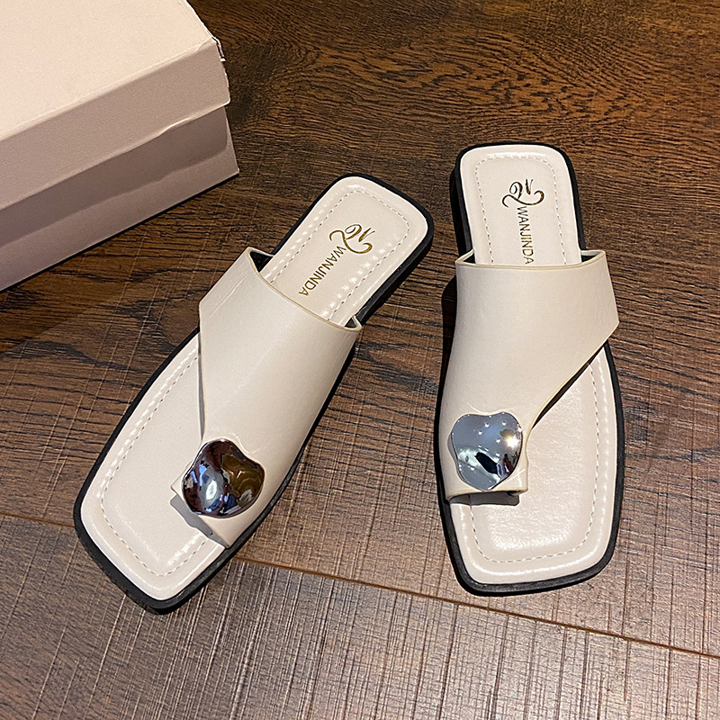 Magas megjelenésű fém papucsok női nyári külső viselethez 2025 Új, magas szárú, puha talpú, sokoldalú női szandálok nőknek