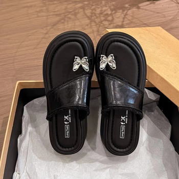 Παντόφλες με πλατφόρμα για γυναίκες, καλοκαιρινά σανδάλια με χοντρή σόλα και φούστα, νέο στυλ 2025, παντόφλες θαλάσσης με σχέδιο πεταλούδας