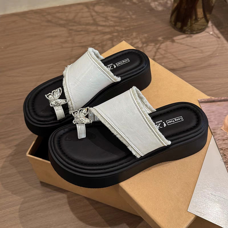 Papuci de plajă cu talpă platformă pentru femei, vară, îmbrăcăminte exterioară, sandale cu talpă groasă, stil nou 2025, cu fustă, fără slip-on, cu fluture, pentru femei