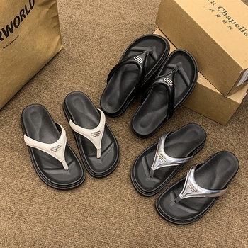 Γυναικεία σαγιονάρες με χοντρή σόλα 2025 Καλοκαίρι Νέα διασυνοριακά παπούτσια παραλίας Ρωμαϊκά παπούτσια χονδρικής εξωτερικής φθοράς μεταλλική διακόσμηση