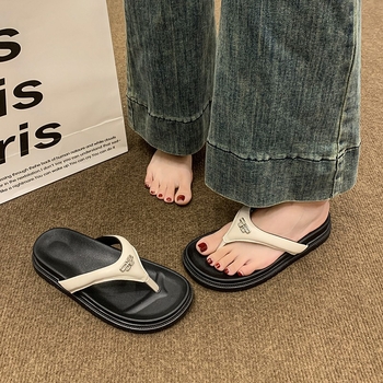 Γυναικεία σαγιονάρες με χοντρή σόλα 2025 Καλοκαίρι Νέα διασυνοριακά παπούτσια παραλίας Ρωμαϊκά παπούτσια χονδρικής εξωτερικής φθοράς μεταλλική διακόσμηση