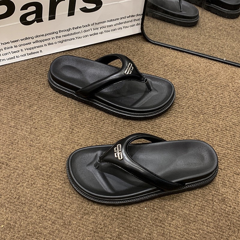 Vastagtalpú papucsok nőknek 2025 nyár új, határokon átnyúló, római strandcipők nagykereskedelemben, külső ruházat, fém díszítés